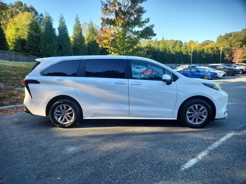 ICE CAP 2025 Toyota Sienna LE