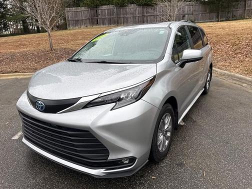 2025 Toyota Sienna XLE