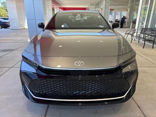 Metal 2026 Toyota Crown XLE