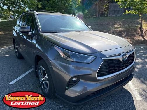 Magnetic Gray Metallic 2024 Toyota Highlander Hybrid XLE