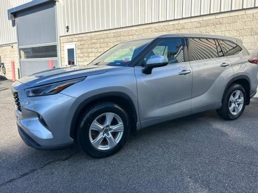 2022 Toyota Highlander LE