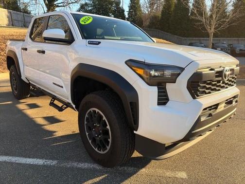 2024 Toyota Tacoma Hybrid TRD