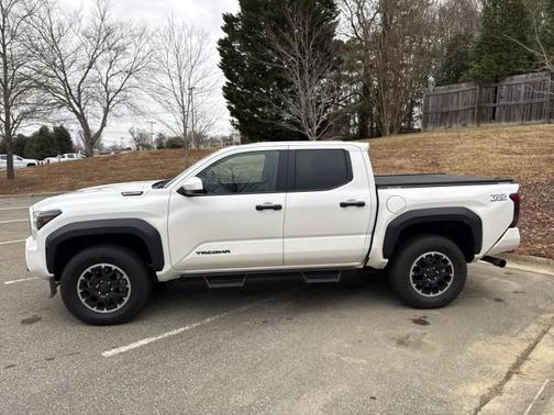 2024 Toyota Tacoma Hybrid TRD