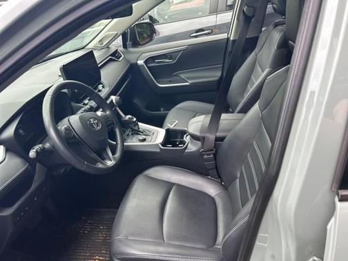 2023 Toyota RAV4 Hybrid XLE Premium