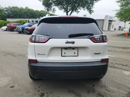 Bright White Clearcoat 2019 Jeep Cherokee Latitude