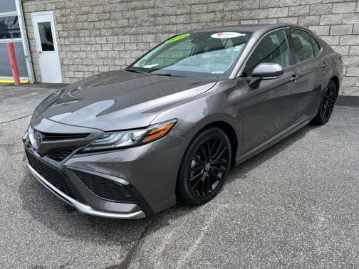 2024 Toyota Camry Hybrid SE