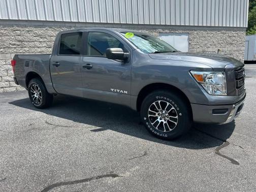 2022 Nissan Titan SV