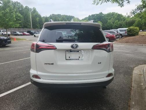 Super White 2018 Toyota RAV4 LE