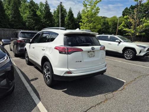 Super White 2018 Toyota RAV4 LE