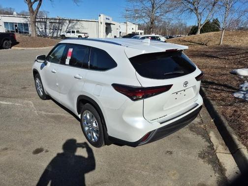 2026 Toyota Highlander Hybrid Limited