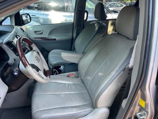 2011 Toyota Sienna XLE