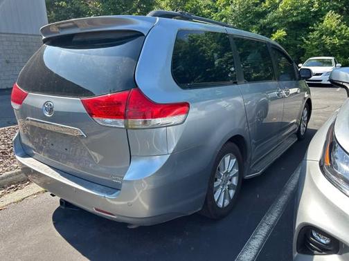 2011 Toyota Sienna XLE