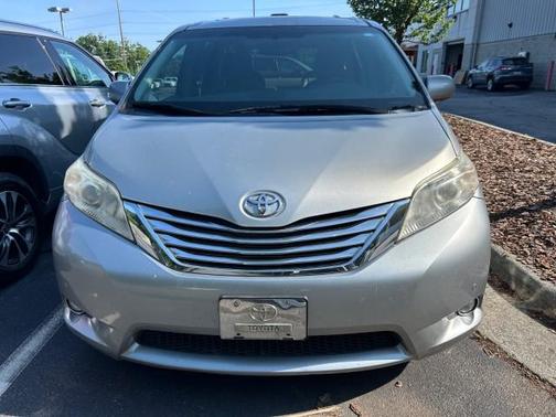 2011 Toyota Sienna XLE
