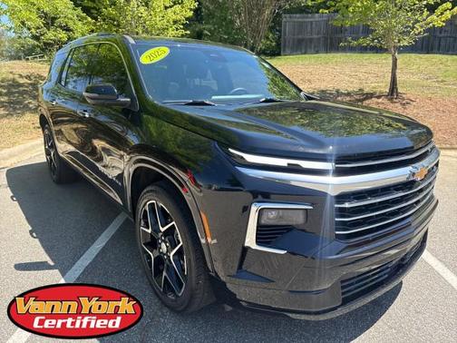 Mosaic Black Metallic 2025 Chevrolet Traverse High Country
