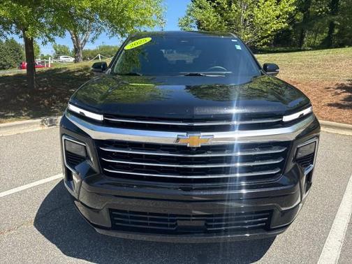 Mosaic Black Metallic 2025 Chevrolet Traverse High Country
