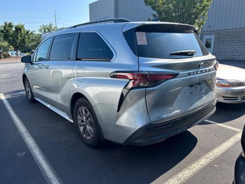 2021 Toyota Sienna XLE 7 Passenger