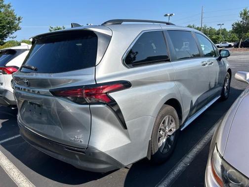 2021 Toyota Sienna XLE 7 Passenger