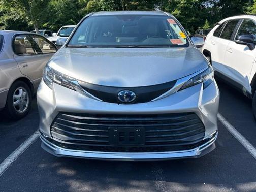 2021 Toyota Sienna XLE 7 Passenger