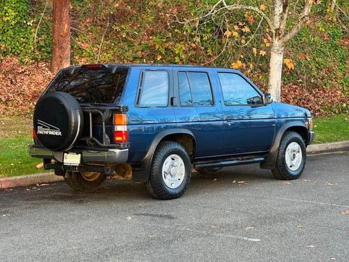 1993 Nissan Pathfinder SE-V6 4WD