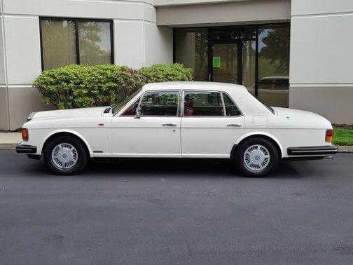 Photo 4 of 30 of 1987 Bentley Eight V8