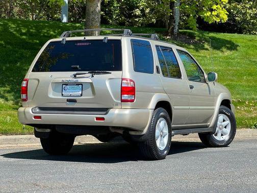 2000 Nissan Pathfinder LE