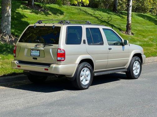 2000 Nissan Pathfinder LE