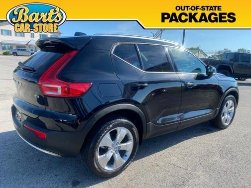 2022 Volvo XC40 T4 Momentum