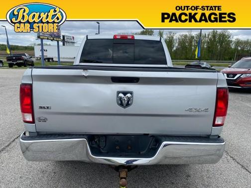 Bright Silver Metallic Clearcoat 2018 RAM 1500 SLT