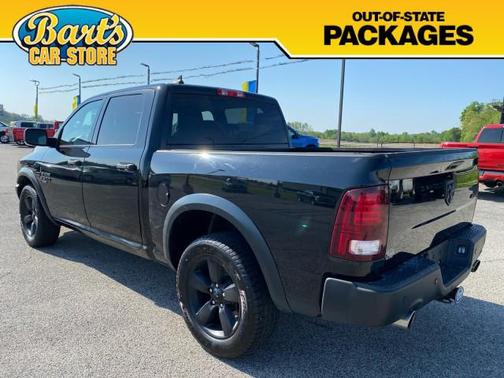 Diamond Black Crystal Pearlcoat 2021 RAM 1500 Classic SLT