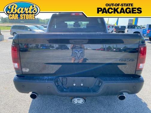 Diamond Black Crystal Pearlcoat 2021 RAM 1500 Classic SLT