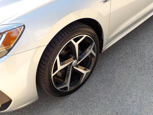 2020 Volkswagen Passat 2.0T R-Line