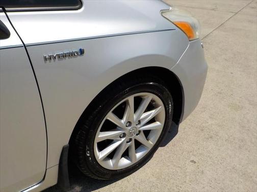 2014 Toyota Prius v Two