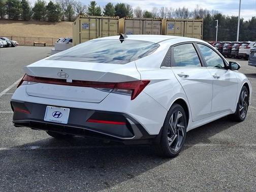 2025 Hyundai ELANTRA SEL