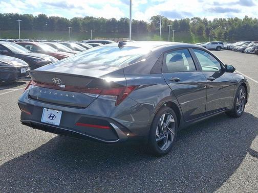 2025 Hyundai ELANTRA Sport