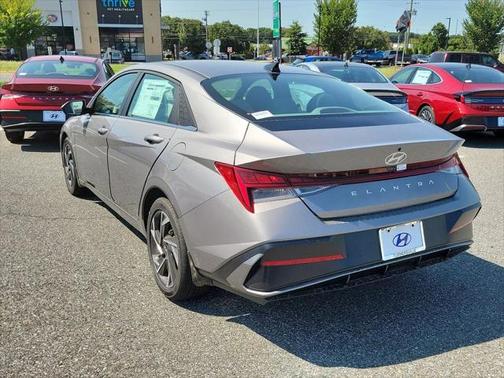 2025 Hyundai ELANTRA SEL