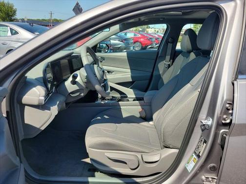 2025 Hyundai ELANTRA SEL