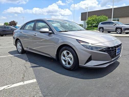 2023 Hyundai ELANTRA SE