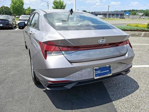 2023 Hyundai ELANTRA SE