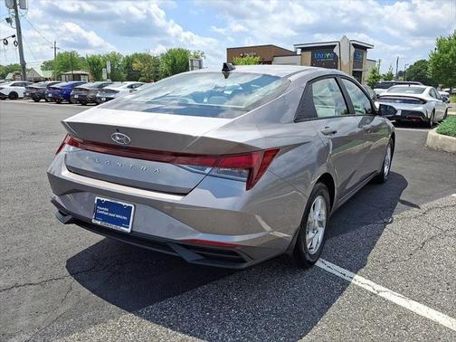 2023 Hyundai ELANTRA SE