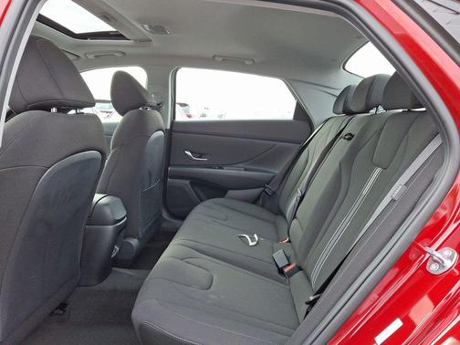 2025 Hyundai ELANTRA SEL