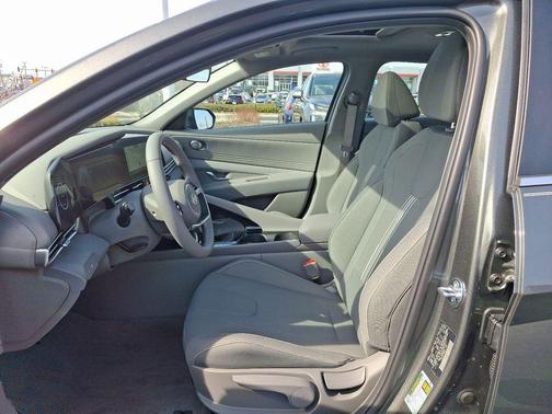2025 Hyundai ELANTRA SEL