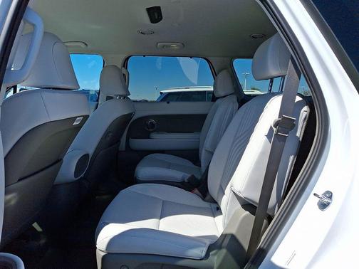 Creamy White Pearl 2026 Hyundai PALISADE SEL 7P