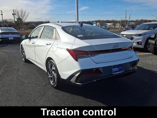 2025 Hyundai ELANTRA SEL