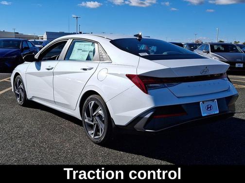 2025 Hyundai ELANTRA SEL