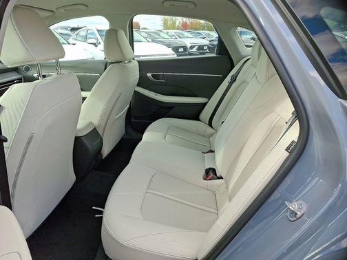 2025 Hyundai SONATA SE