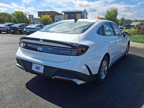 2025 Hyundai SONATA SE