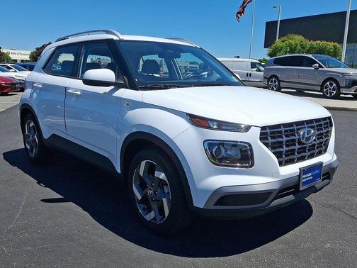 Ceramic White 2023 Hyundai VENUE SEL
