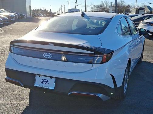 2025 Hyundai SONATA SE