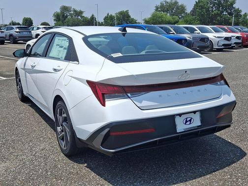 2025 Hyundai ELANTRA SEL