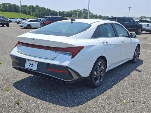 2025 Hyundai ELANTRA SEL